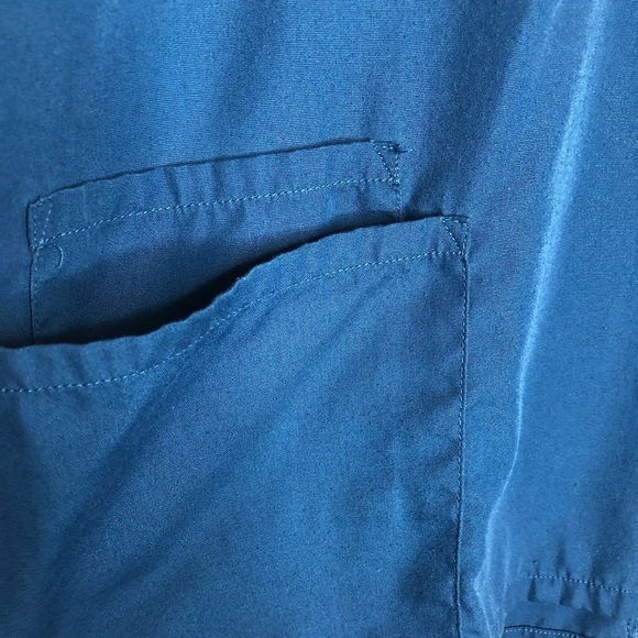 Cherokee teal blue scrub top with pockets size medium - Picture 2 of 5